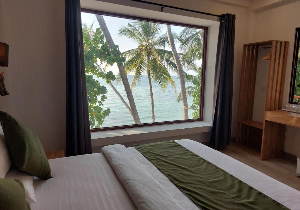 Dhiffushi Hotel | Comfy Cool Breeze by eMzaz