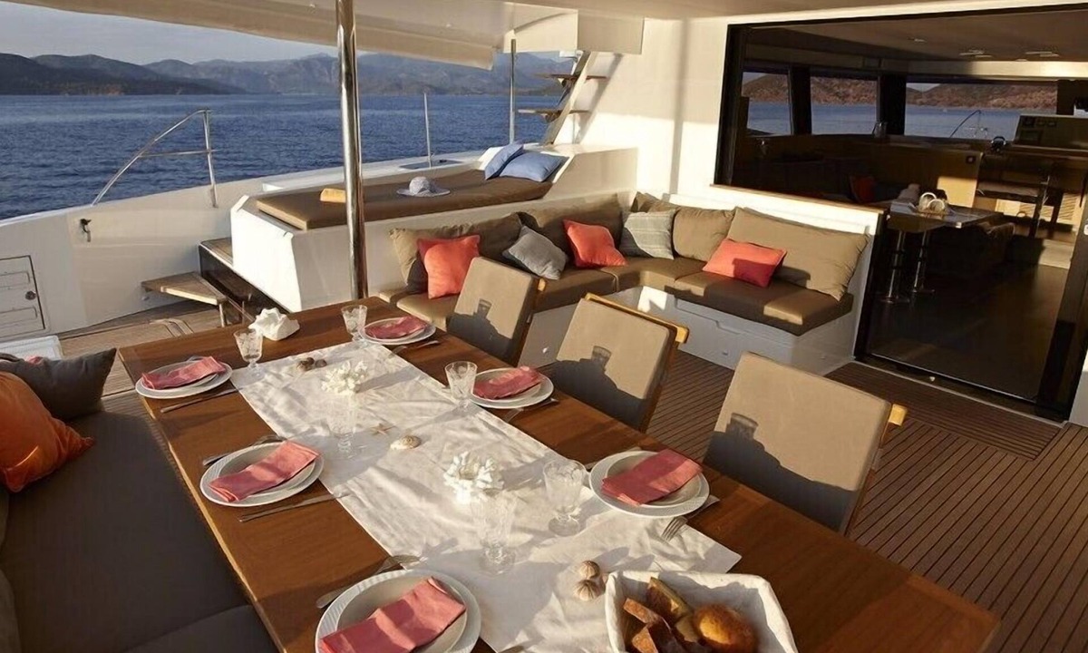 Parham Town Boat Rental | Dream Yacht Charter Private Crewed Yacht