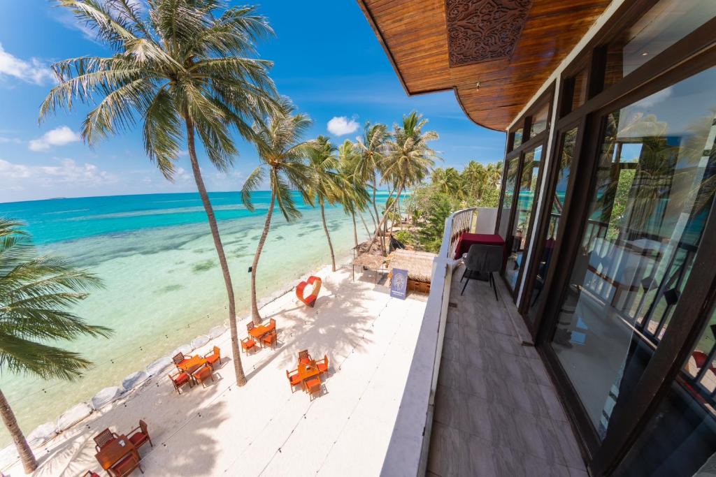 Dhiffushi House | Heron Beach Hotel Dhiffushi
