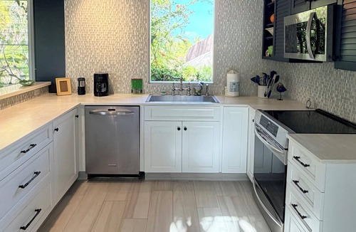 Little Trunk Bay Apartment | 3 Min. Walk to Spring Bay. ~ The Baths Fully AC'd. 1 Bedroom Garden Apartment.