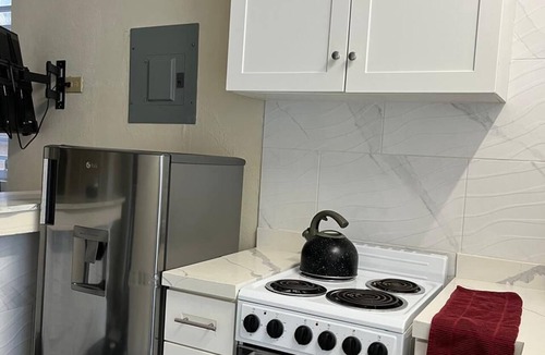 Road Town Apartment | #4 Cozy Studio in Tortola with AC, WiFi. Enjoyable getaway with Sunset View