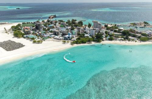 Gulhi Hotel | Arrival Beach and Spa