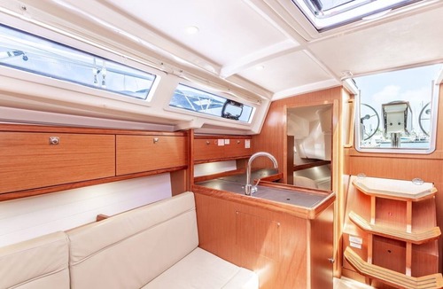Road Town Boat Rental | Caribbean Dream: Sun-soaked Sailing Adventure from Tortola, Islas Vírgenes Británicas