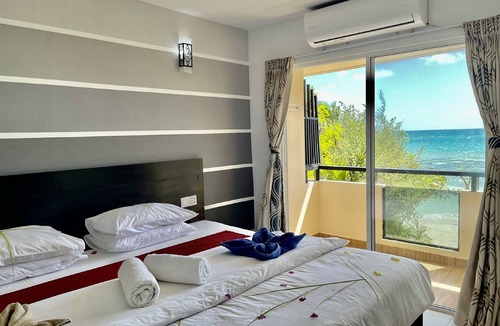 Dhiffushi Hotel | Crown Beach Hotel Maldives