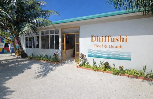 Dhiffushi House | Dhiffushi Reef & Beach