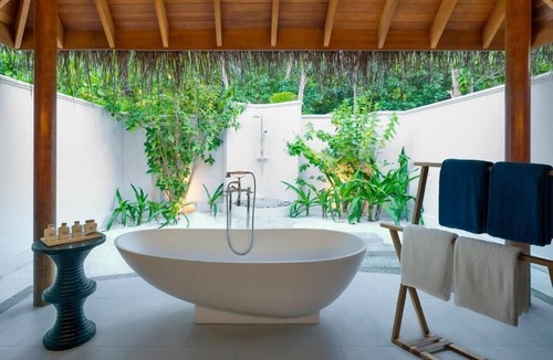 Mudhdhoo Hotel | Dusit Thani Maldives