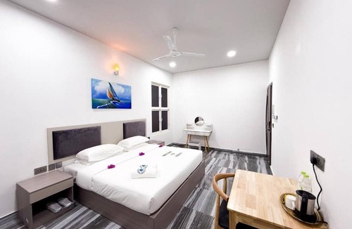 Dhidhoofinolhu Island House | FEEALI BUDDIES INN