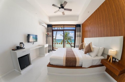 Dhiffushi House | Heron Beach Hotel Dhiffushi