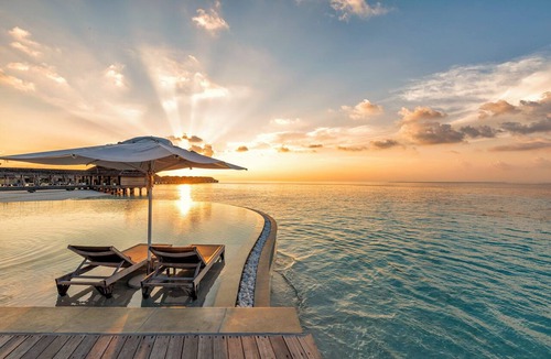 Huruvalhi Hotel | Hurawalhi Island Resort Maldives