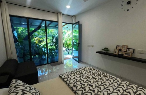 Kudahuvadhoo Hotel | Oceana surf Maldives - Kudahuvadhoo