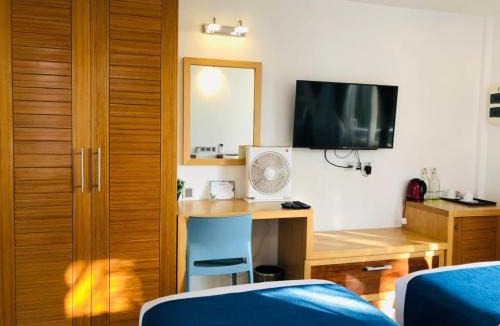 Thulusdhoo Island House | Reef Edge Thulusdhoo, Maldives