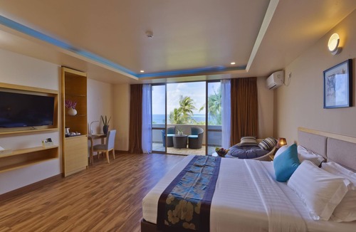 Thulusdhoo Island Hotel | Season Paradise