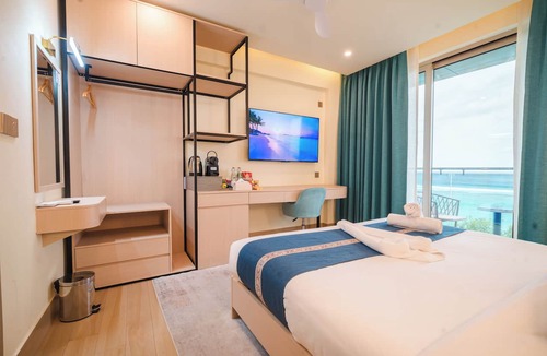 Hulhumale Hotel | Six Palms Beach