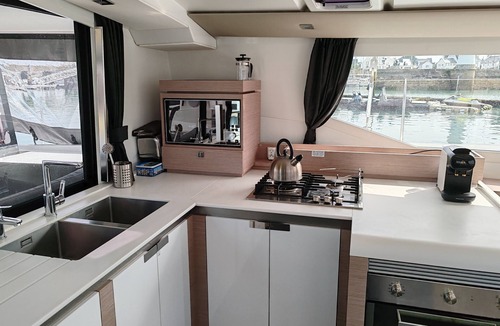 Road Town Boat Rental | Sun-Kissed Sailing Adventure in Provence-Alpes-Côte d'Azur