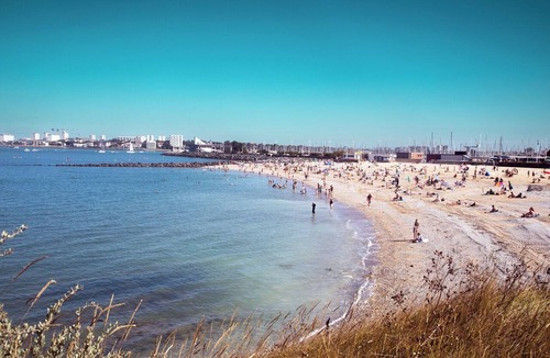 Road Town Boat Rental | Sun-Kissed Sailing Adventure in Antiguo Puerto de La Rochelle