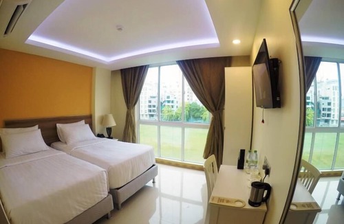 Male Hotel | The Grand View