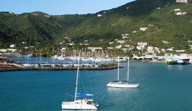 Caribbean Dream: Sun-soaked Sailing Adventure from Tortola, Islas Vírgenes Británicas