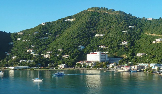 Caribbean Dream: Sun-soaked Sailing Adventure from Tortola, Islas Vírgenes Británicas