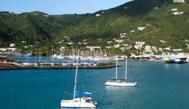 Caribbean Dream: Sun-soaked Sailing Adventure from Tortola, Islas Vírgenes Británicas