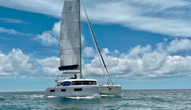 Caribbean Dream: Sun-soaked Sailing Adventure from Tortola, Islas Vírgenes Británicas in Road Town