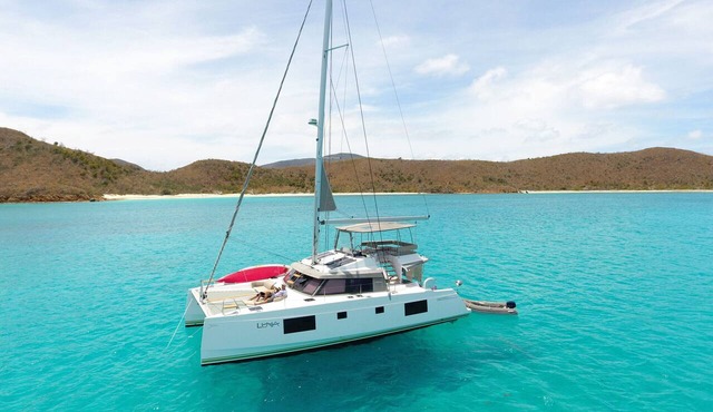 Caribbean Dream: Sun-soaked Sailing Adventure from Tortola, Islas Vírgenes Británicas