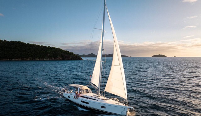 Caribbean Dream: Sun-soaked Sailing Adventure from Tortola, Islas Vírgenes Británicas