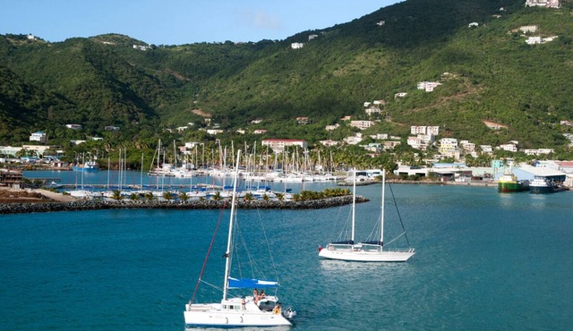 Caribbean Dream: Sun-soaked Sailing Adventure from Tortola, Islas Vírgenes Británicas