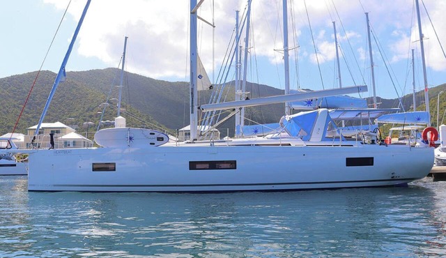 Caribbean Dream: Sun-soaked Sailing Adventure from Tortola, Islas Vírgenes Británicas