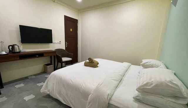 Courtyard Guesthouse in Huraa