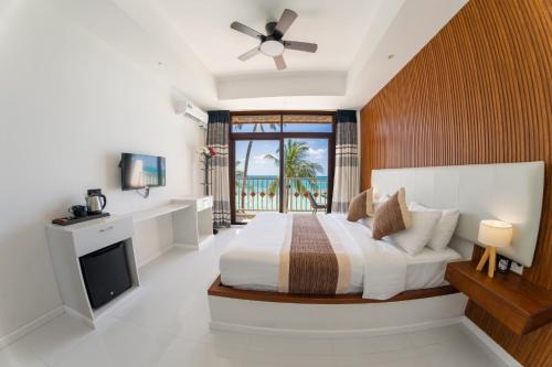 Heron Beach Hotel - Dhiffushi, Maldives