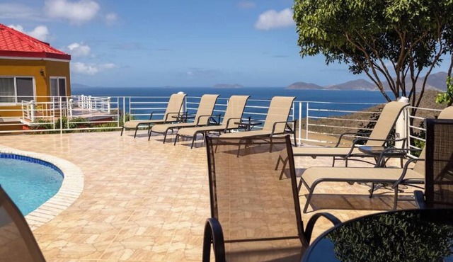 Holidaze Villas - Spacious AC Villa With Breathtaking Ocean View - Wifi & Pool in Belmont Estate