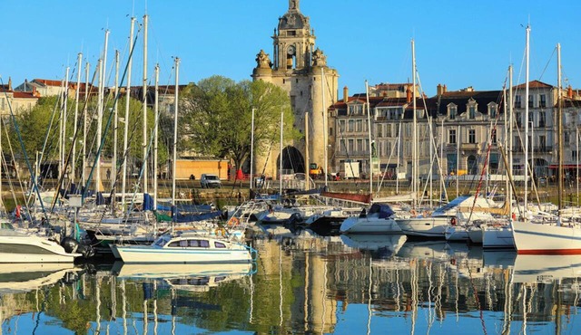 Sun-Kissed Sailing Adventure in Antiguo Puerto de La Rochelle