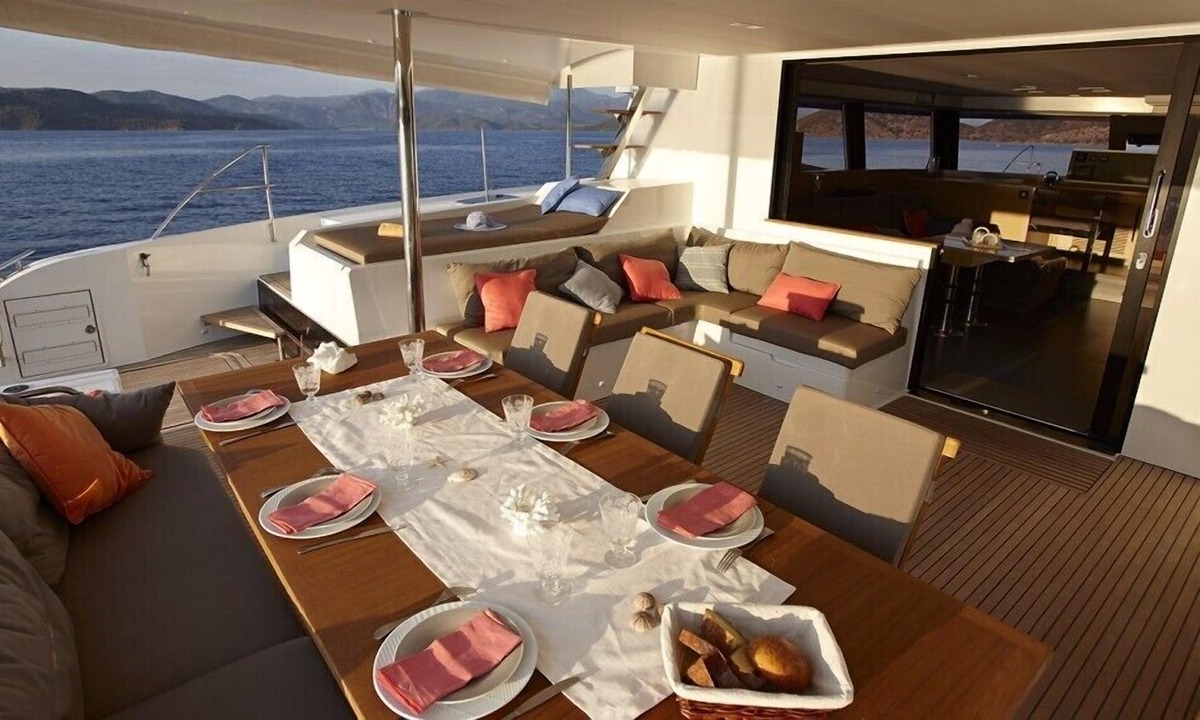 Parham Town Boat Rental | Dream Yacht Charter Private Crewed Yacht