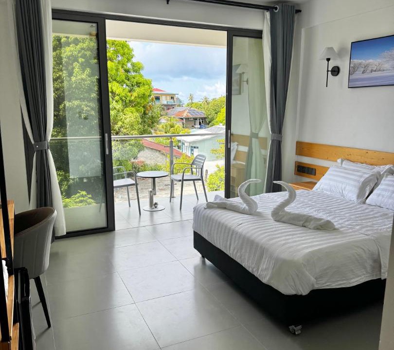 Maamigili Bed & Breakfast | Whaleshark View