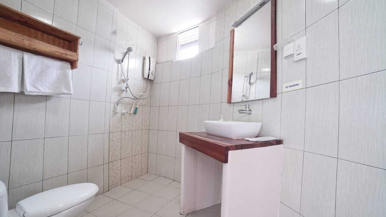 Photo of Bathroom in Dharavandhoo