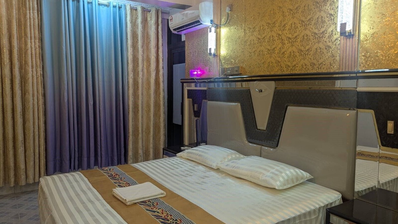 Photo of Bedroom in Male
