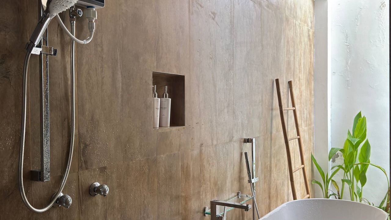Photo of Bathroom in Dharavandhoo