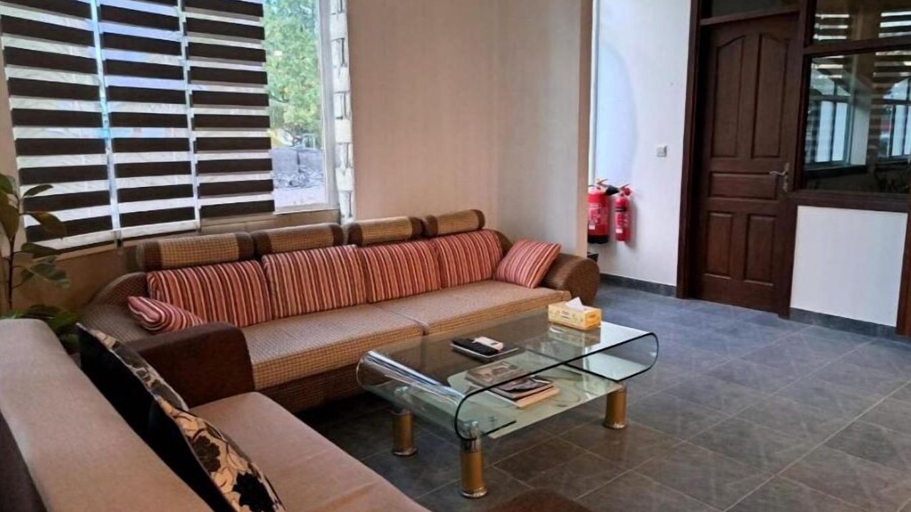 Photo of Livingroom in Male