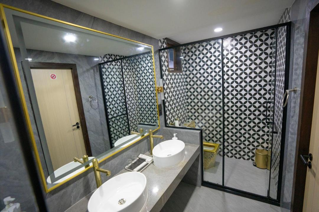 Photo of Bathroom in Fuvahmulah
