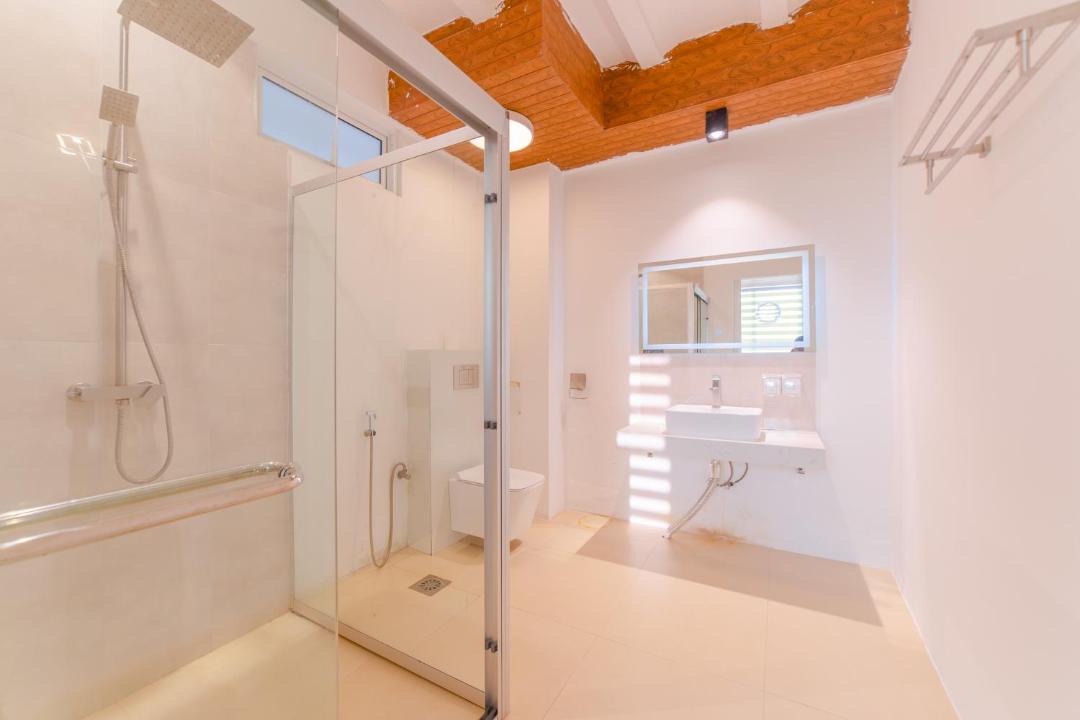 Photo of Bathroom in Thulusdhoo Island