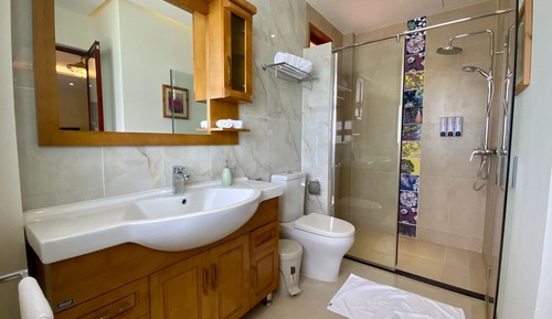Deluxe Room, 1 Queen Bed, Balcony