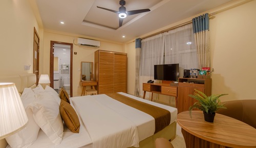 Deluxe Cityview Queen with Balcony (Free Return Airport Transfer and Breakfast Included)
