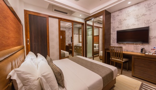 Super Deluxe Room with Balcony & Free Return Airport Transfer