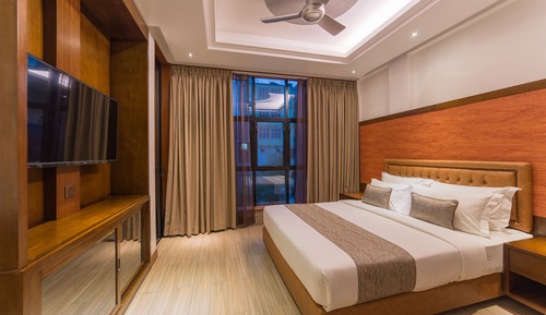 Executive Suite-Balcony View with Free Return Airport Transfer