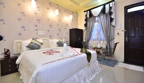 Deluxe Double or Twin Room
