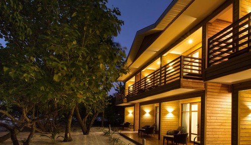 Deluxe Double Room, 1 King Bed, Patio, Beach View