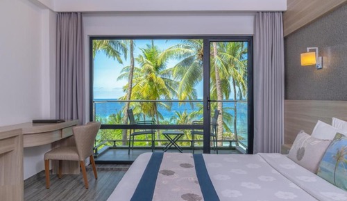 Standard Deluxe Double Room with Balcony and Seaview