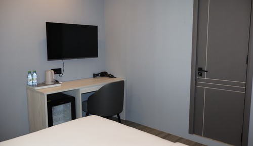 Deluxe Double Room with Free Airport Transfer