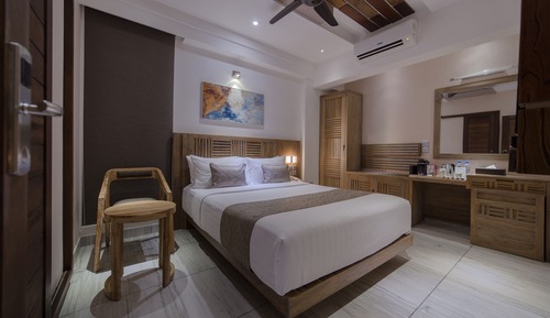 Deluxe Double Room (Free Airport Transfer)
