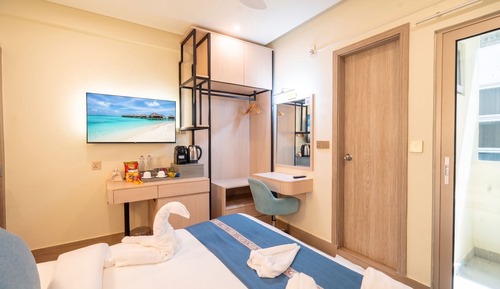 Deluxe Double or Twin with Smoking Balcony